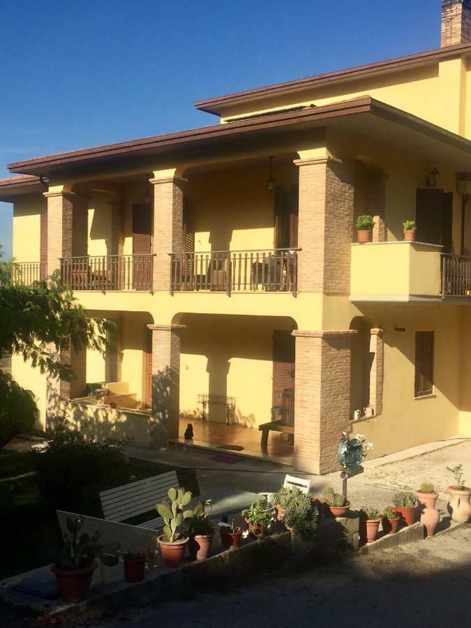 Апартаменты Il Girasole Castel Ritaldi Экстерьер фото
